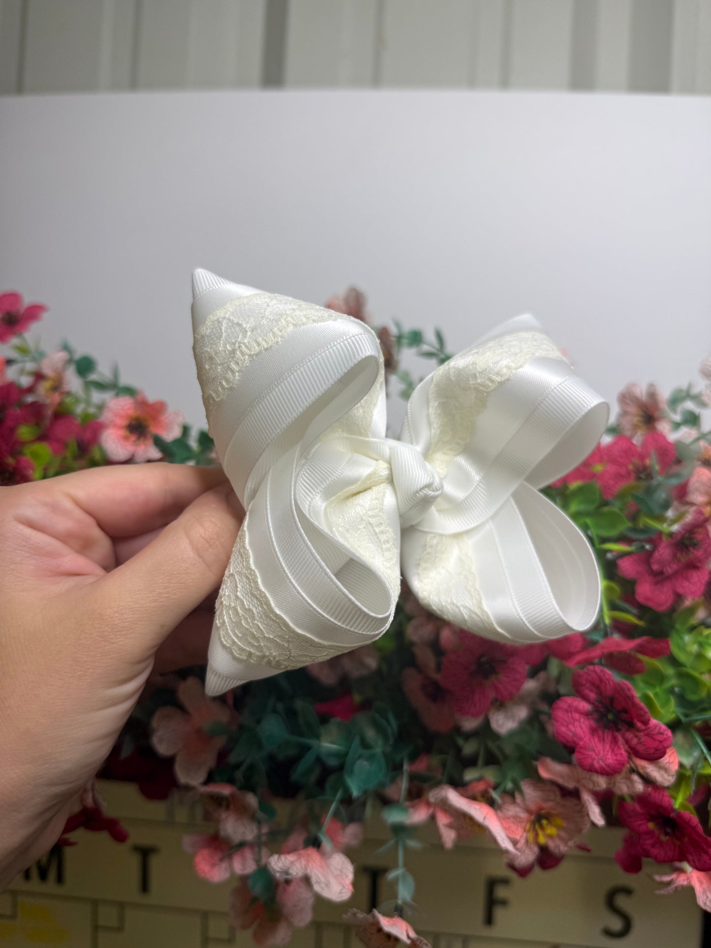 4” Clip | White w Ivory Lace