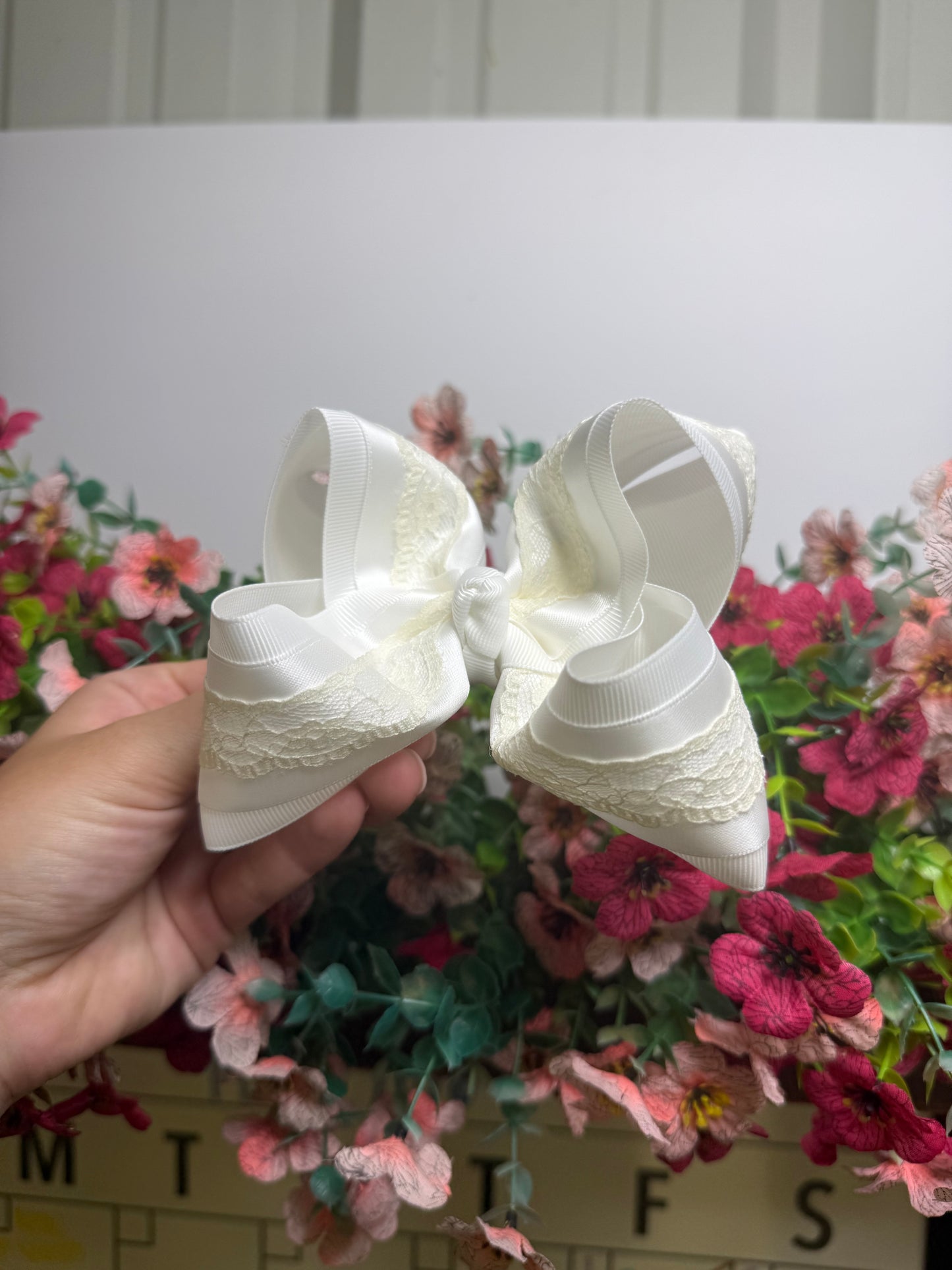 4” Clip | White w Ivory Lace