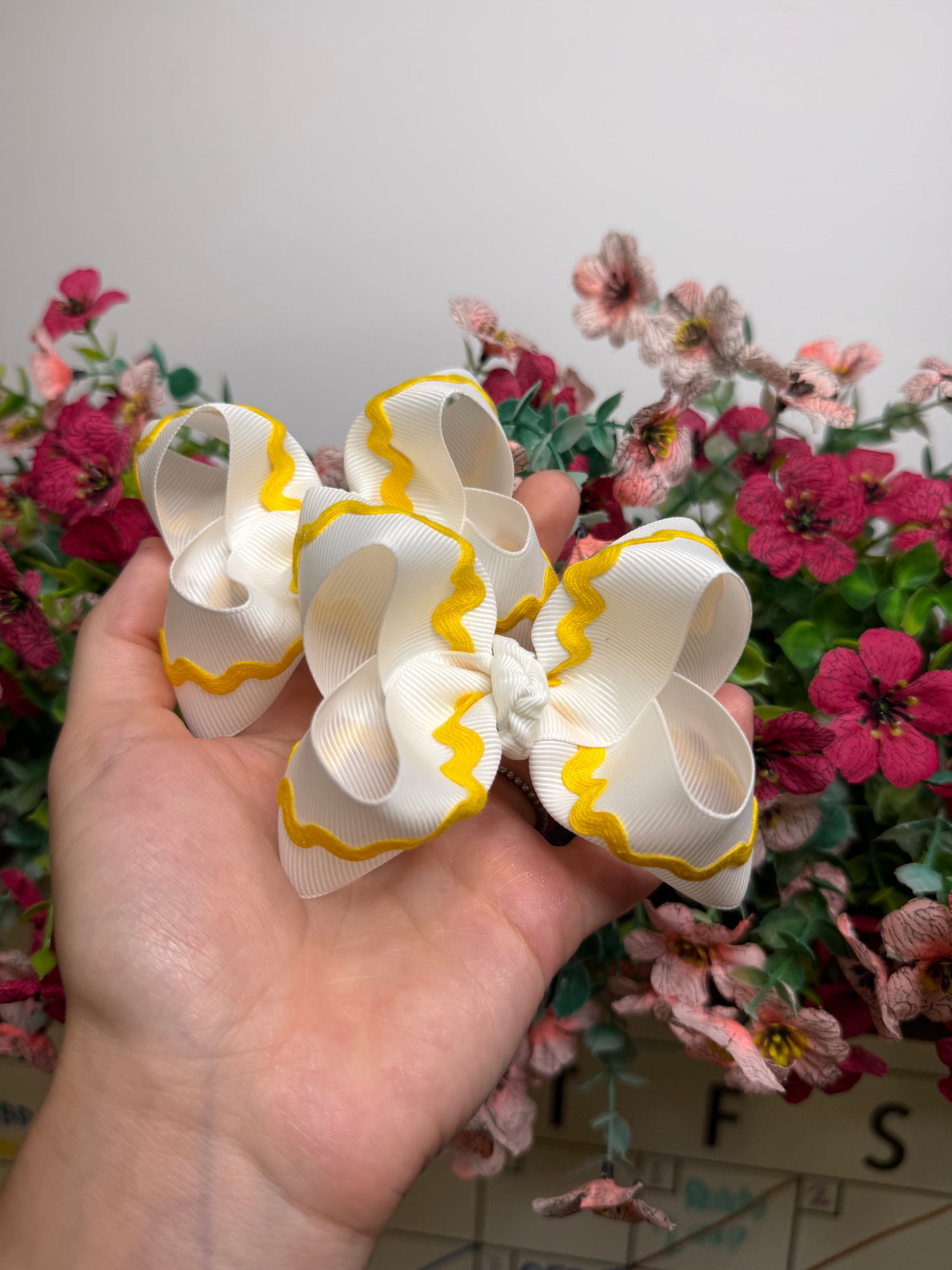 Piggies | White w Yellow