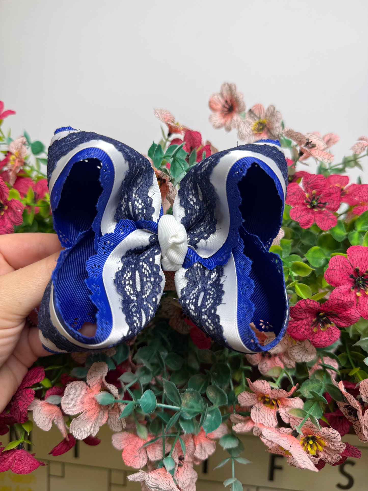 4” Clip | Blue Scalloped w White