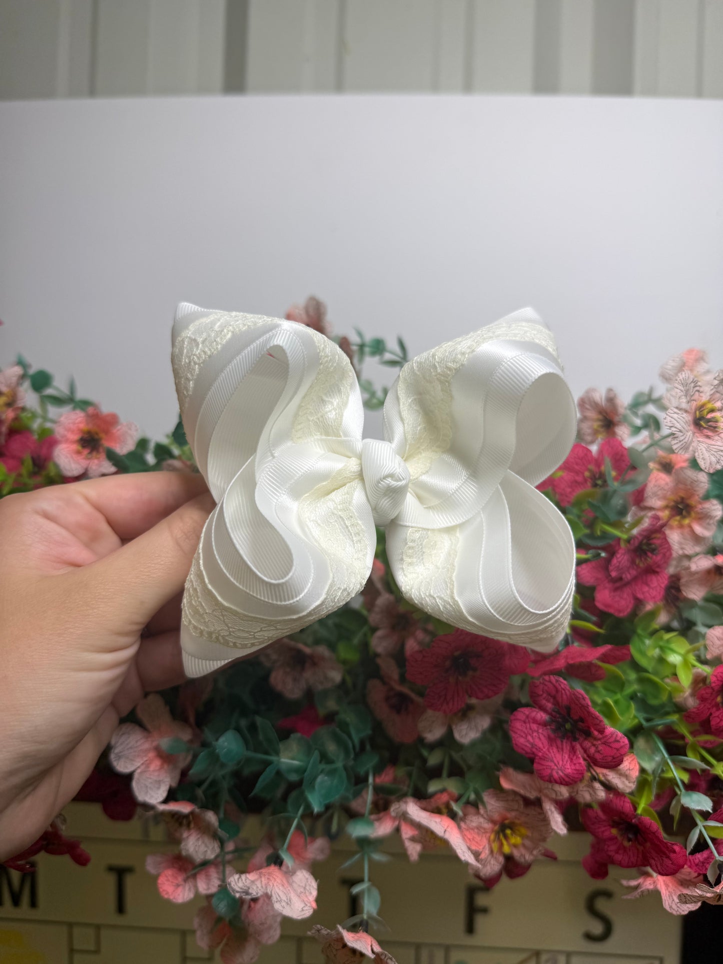 4” Clip | White w Ivory Lace